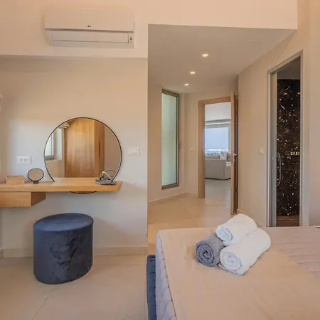 Luxury Zakkallin - With Amazing View Villa